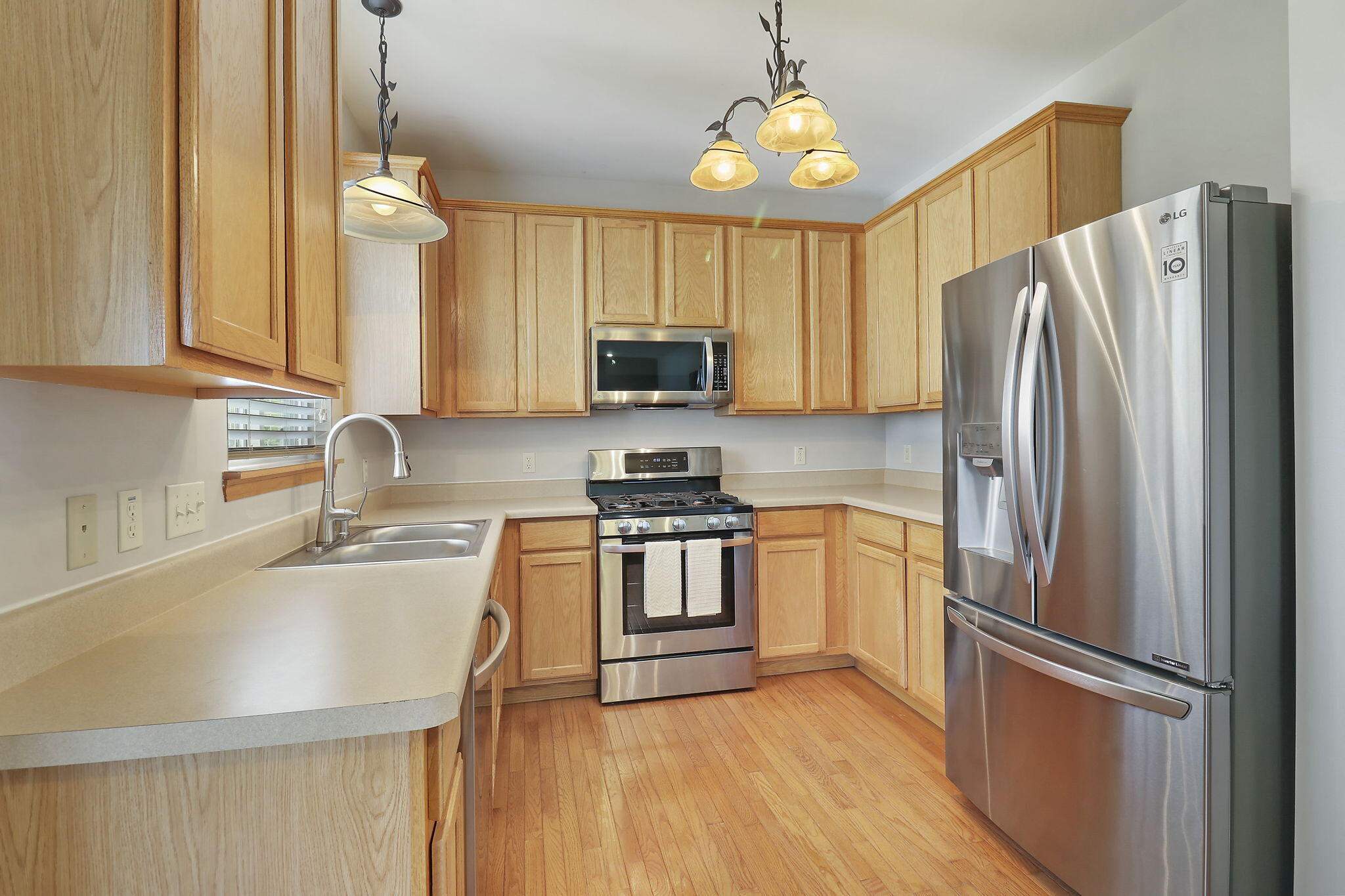 Kenosha, Wisconsin 53142, United States, 4 Bedrooms Bedrooms, ,3 BathroomsBathrooms,Residential,Pending,130717