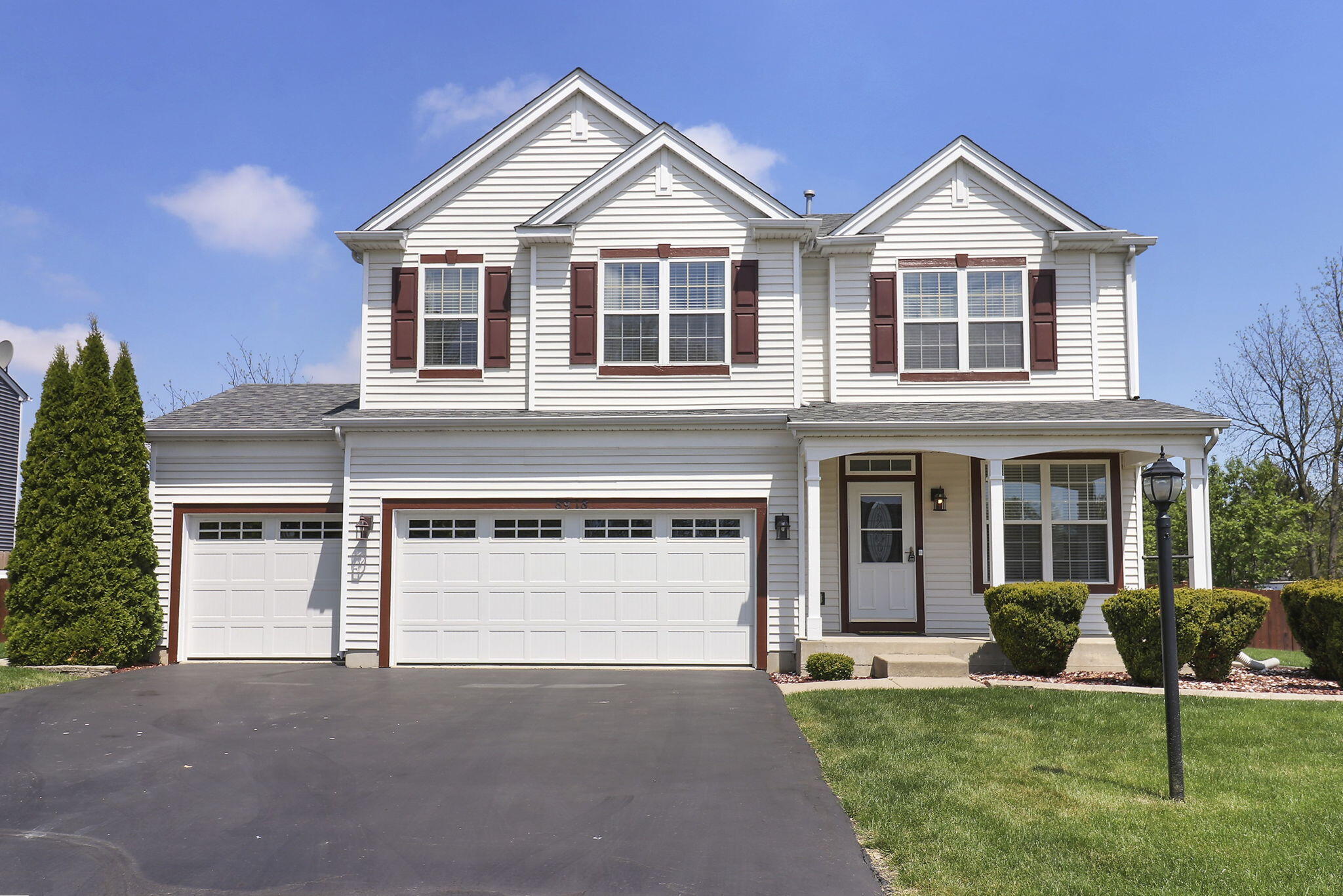 Kenosha, Wisconsin 53142, United States, 4 Bedrooms Bedrooms, ,3 BathroomsBathrooms,Residential,Pending,130717