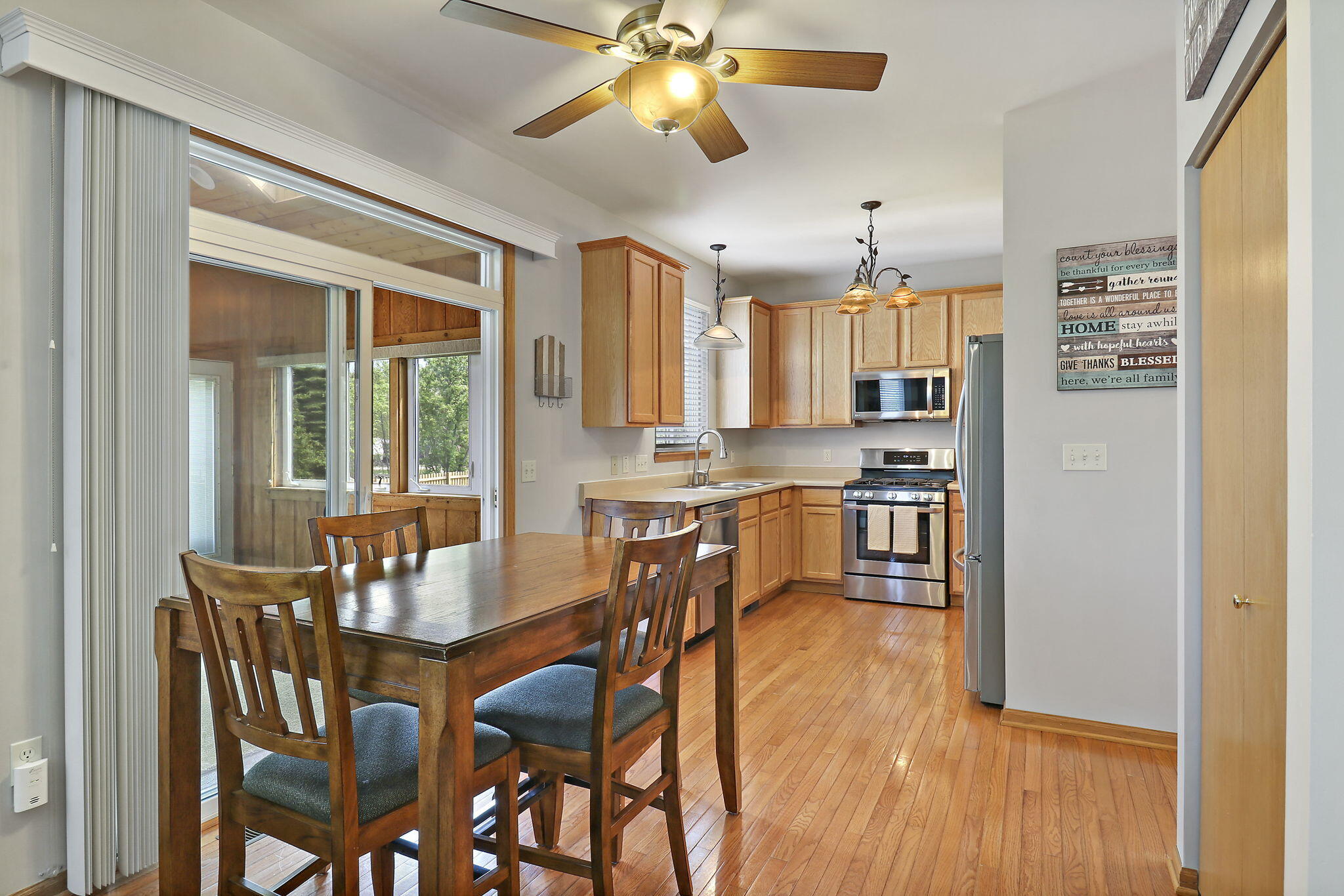 Kenosha, Wisconsin 53142, United States, 4 Bedrooms Bedrooms, ,3 BathroomsBathrooms,Residential,Pending,130717