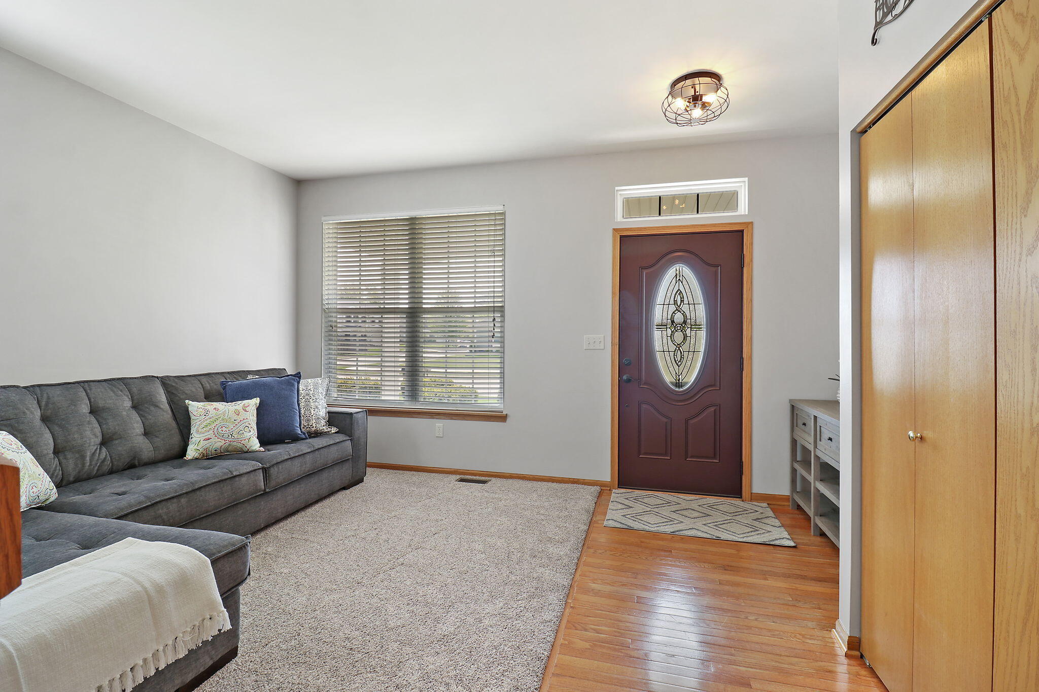 Kenosha, Wisconsin 53142, United States, 4 Bedrooms Bedrooms, ,3 BathroomsBathrooms,Residential,Pending,130717