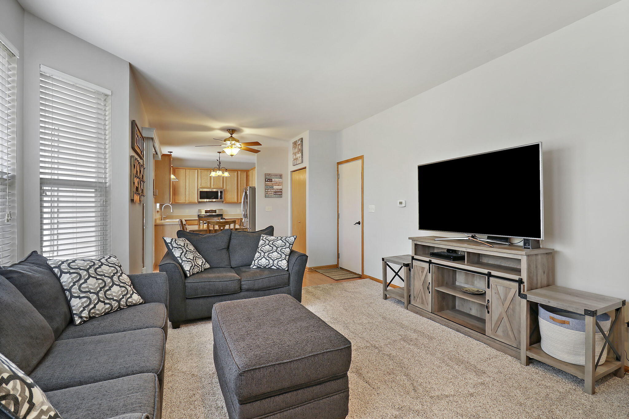 Kenosha, Wisconsin 53142, United States, 4 Bedrooms Bedrooms, ,3 BathroomsBathrooms,Residential,Pending,130717