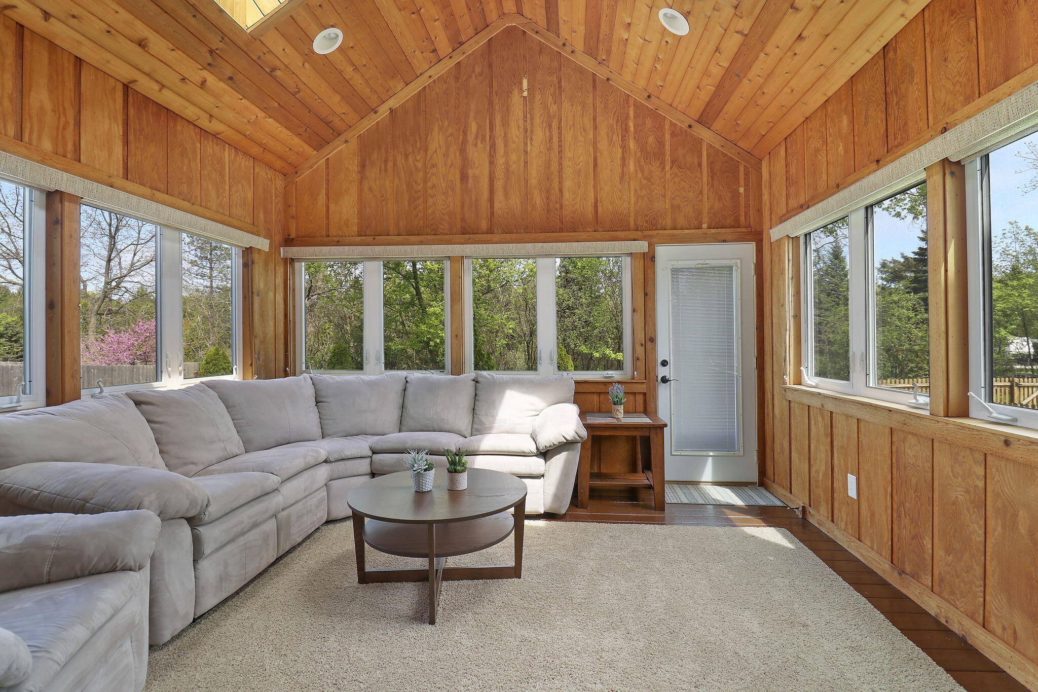 Kenosha, Wisconsin 53142, United States, 4 Bedrooms Bedrooms, ,3 BathroomsBathrooms,Residential,Pending,130717