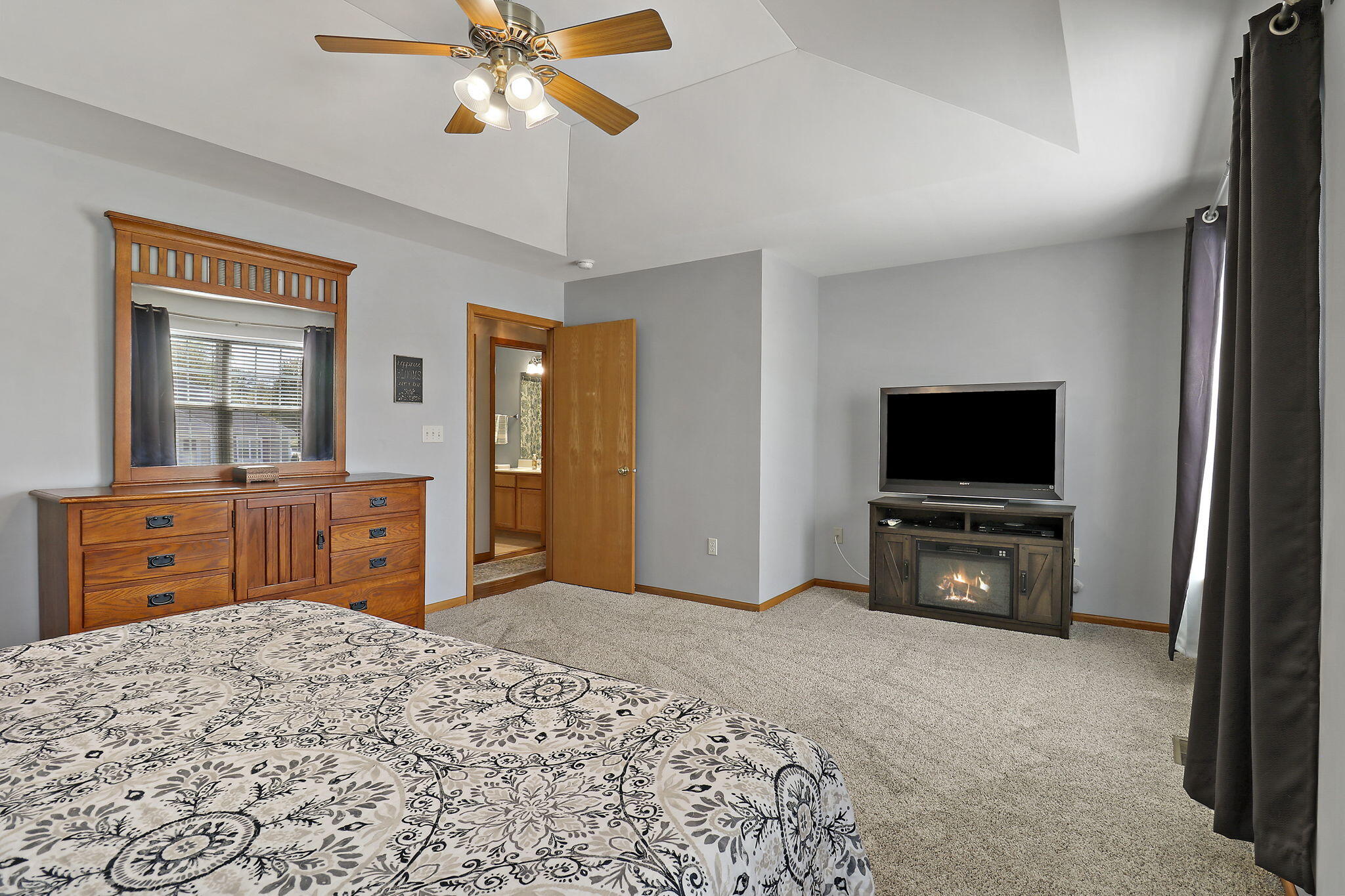 Kenosha, Wisconsin 53142, United States, 4 Bedrooms Bedrooms, ,3 BathroomsBathrooms,Residential,Pending,130717