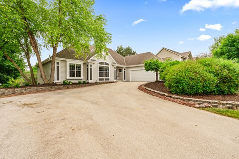 Photo of N53W16527 Whitetail Run, Menomonee Falls, WI 53051 (MLS # 1922548)