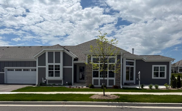 868 S VERONA CIR UNIT 23, GRAFTON, WI 53024 - Image 533bc4a22e52f12ffd52b4ab7b4c917d/3629448001