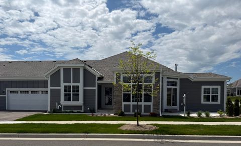 Photo of 868 S Verona Cir, Grafton, WI 53024 (MLS # 1963987)