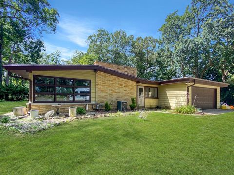 Photo of 4016 83rd Pl, Pleasant Prairie, WI 53142 (MLS # 1939143)