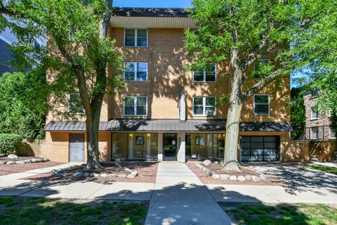 Photo of 2121 N Cambridge Ave, Milwaukee, WI 53202 (MLS # 1911757)