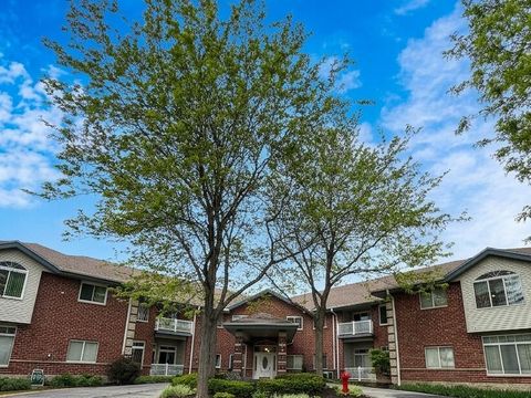 Photo of 18125 W Wisconsin Ave, Brookfield, WI 53045 (MLS # 1963386)