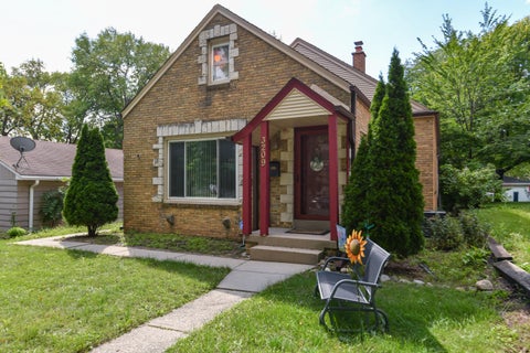 Photo of 3209 N 81st St, Milwaukee, WI 53222 (MLS # 1980137)