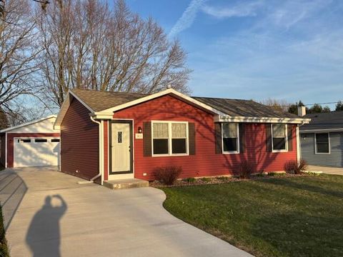 Photo of 1631 Galax Dr, Manitowoc, WI 54220 (MLS # 1959808)