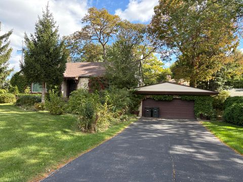 Photo of 4710 S 35th St, Greenfield, WI 53221 (MLS # 1939756)