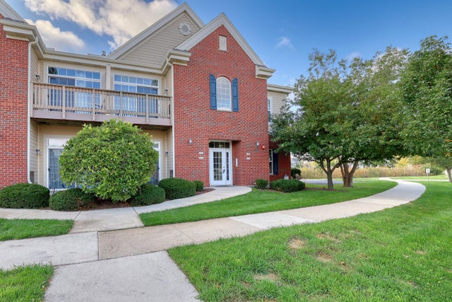2561 W Colonial Woods Dr