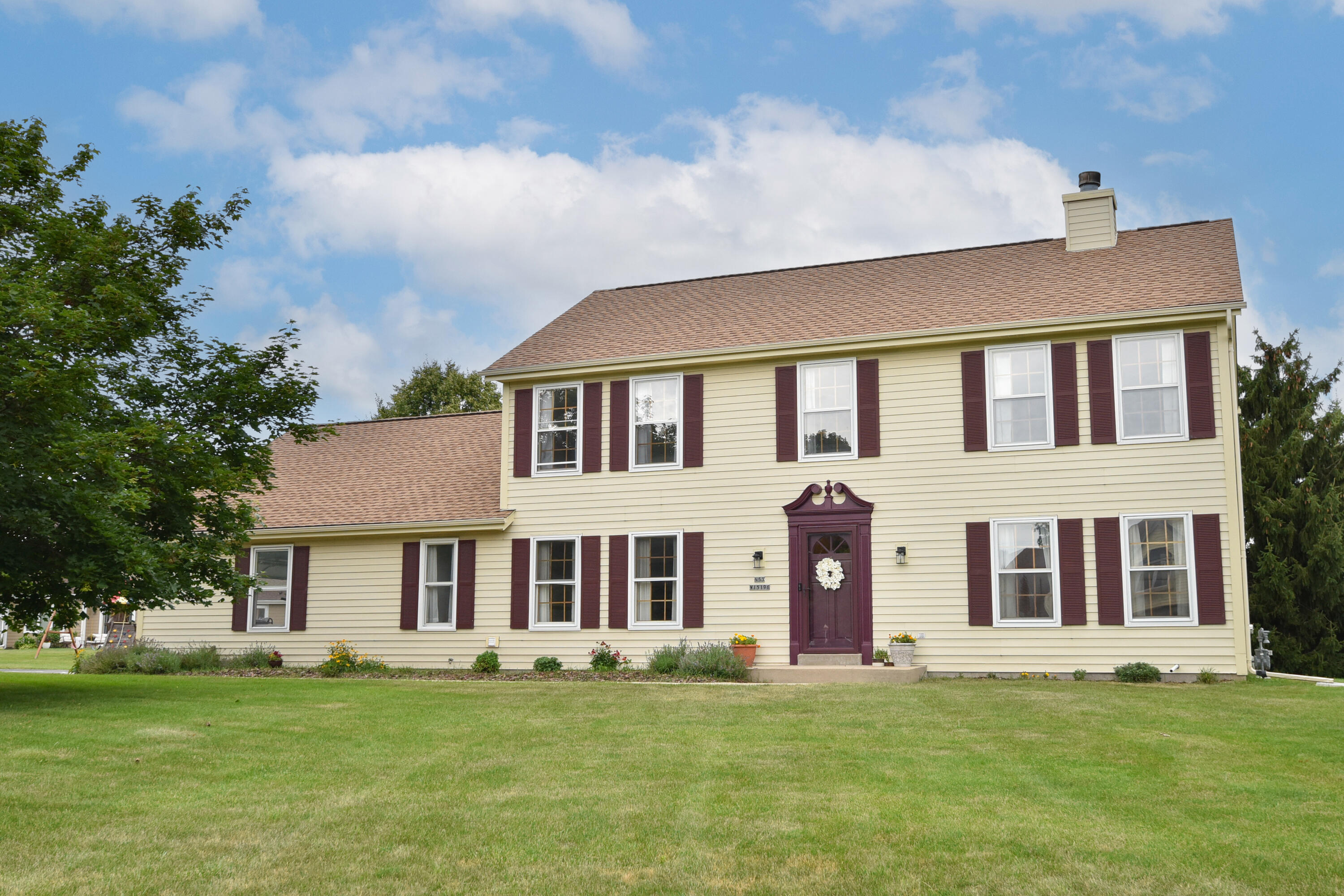 Menomonee Falls, Wisconsin 53051, United States, 4 Bedrooms Bedrooms, ,3 BathroomsBathrooms,Residential,Active,179230