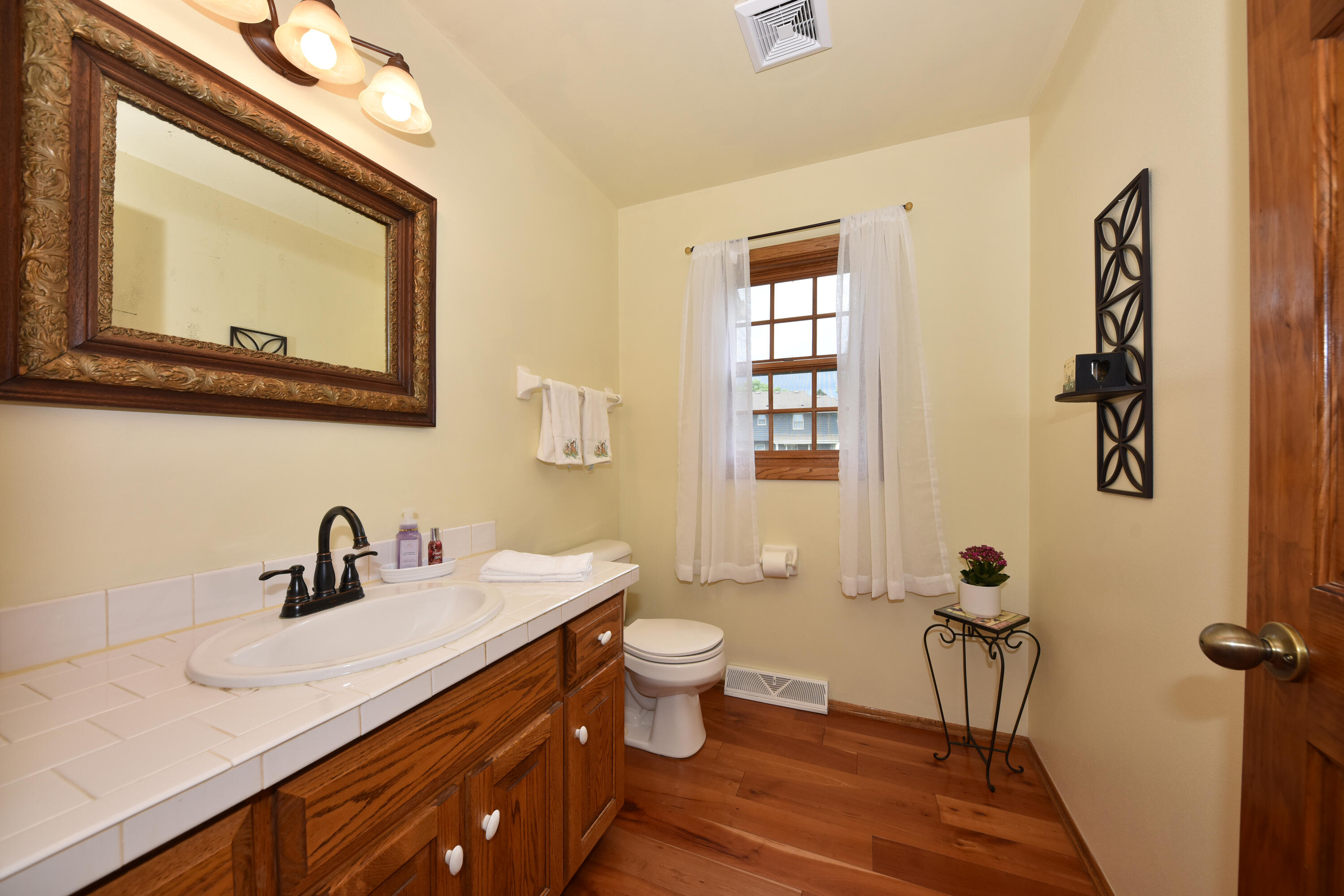 Menomonee Falls, Wisconsin 53051, United States, 4 Bedrooms Bedrooms, ,3 BathroomsBathrooms,Residential,Active,179230