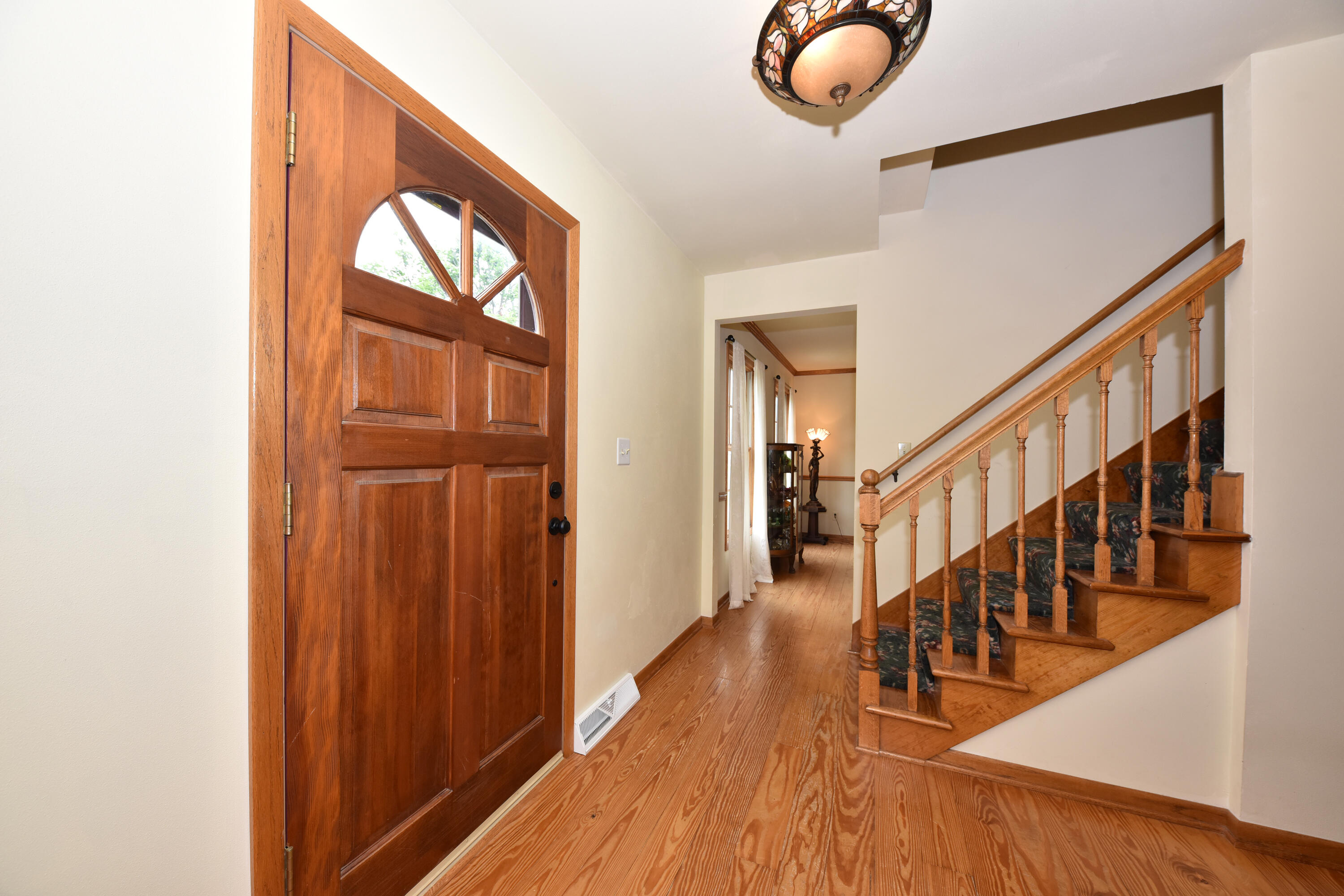 Menomonee Falls, Wisconsin 53051, United States, 4 Bedrooms Bedrooms, ,3 BathroomsBathrooms,Residential,Active,179230