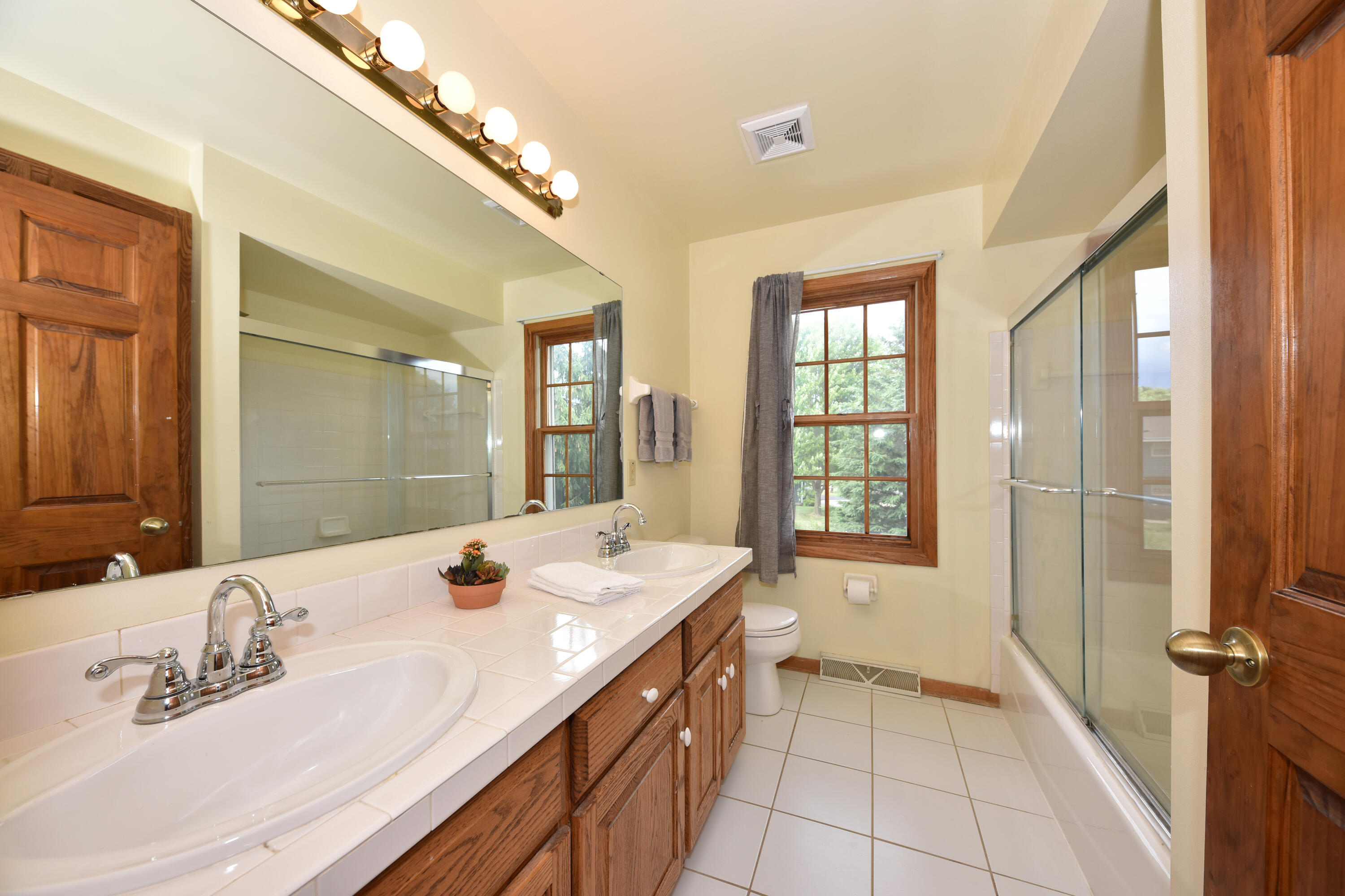 Menomonee Falls, Wisconsin 53051, United States, 4 Bedrooms Bedrooms, ,3 BathroomsBathrooms,Residential,Active,179230