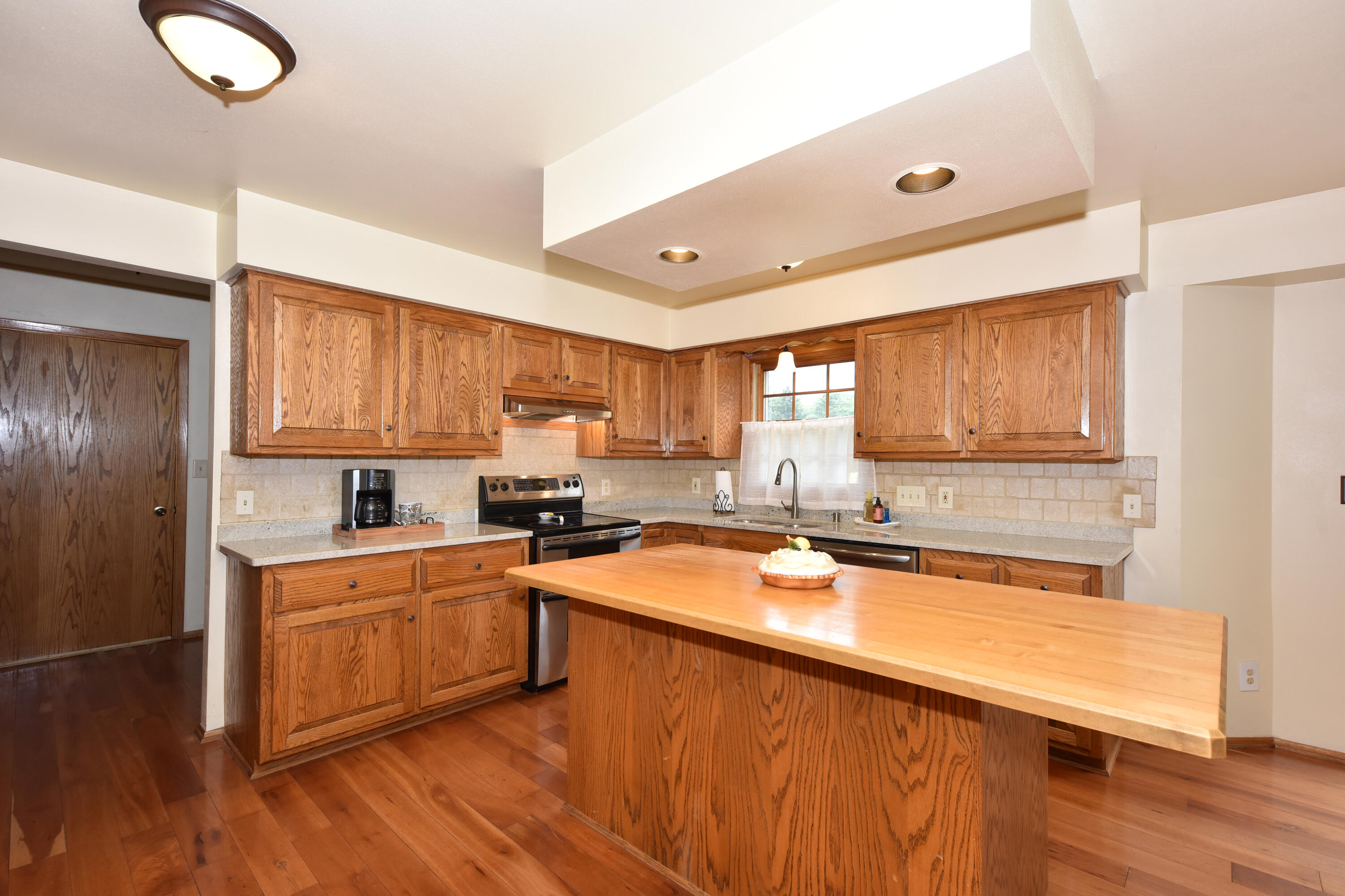 Menomonee Falls, Wisconsin 53051, United States, 4 Bedrooms Bedrooms, ,3 BathroomsBathrooms,Residential,Active,179230