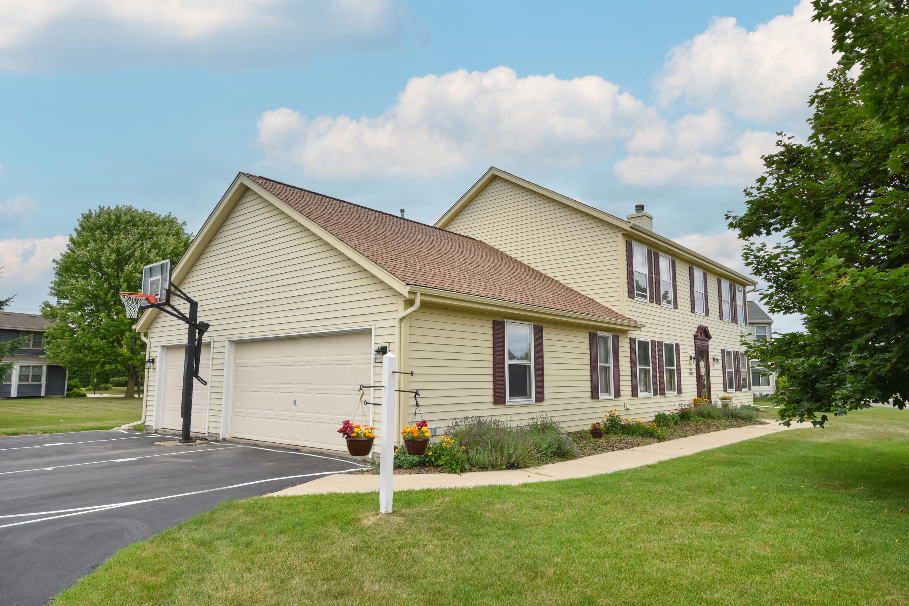 Menomonee Falls, Wisconsin 53051, United States, 4 Bedrooms Bedrooms, ,3 BathroomsBathrooms,Residential,Active,179230