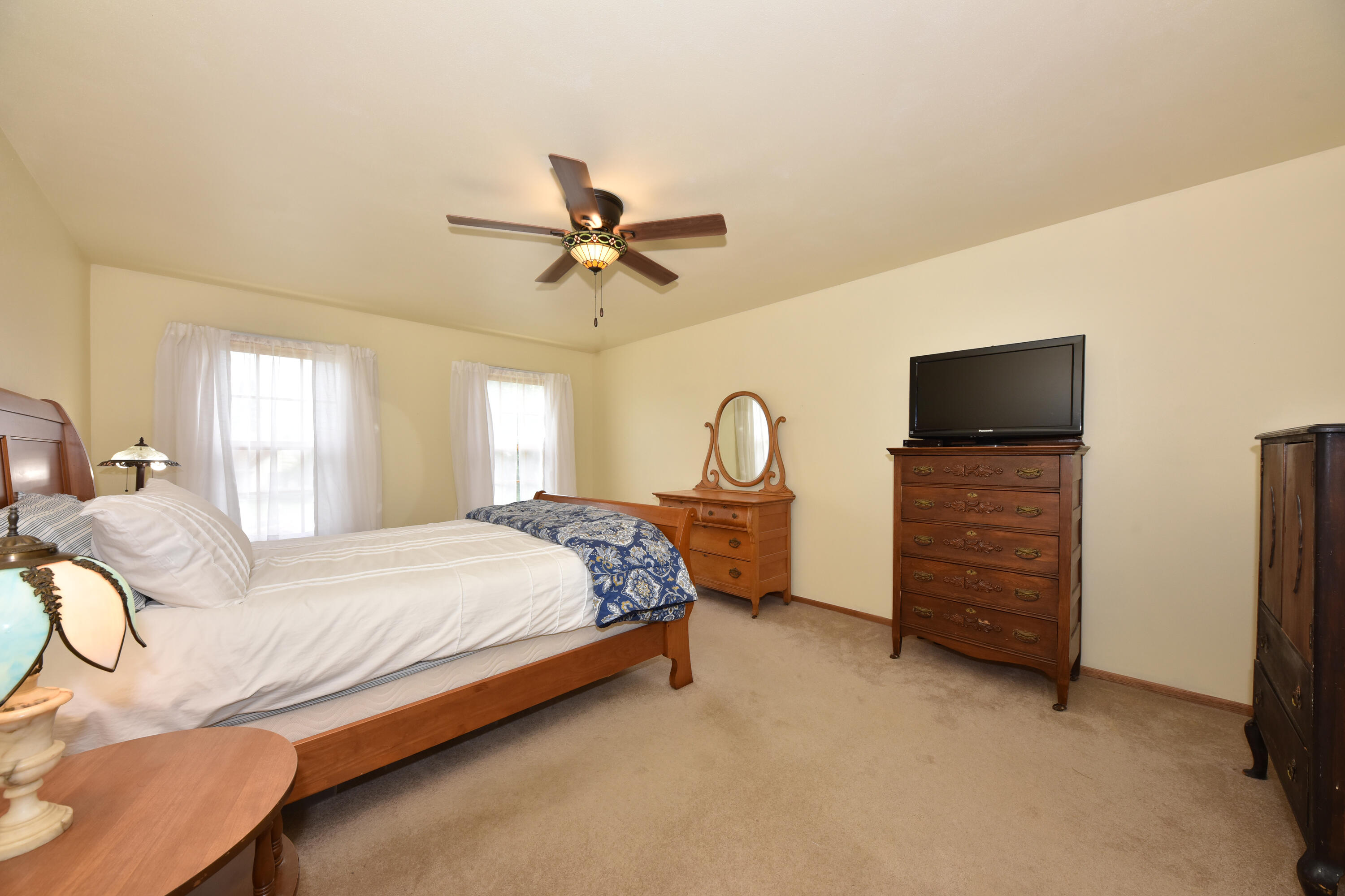 Menomonee Falls, Wisconsin 53051, United States, 4 Bedrooms Bedrooms, ,3 BathroomsBathrooms,Residential,Active,179230