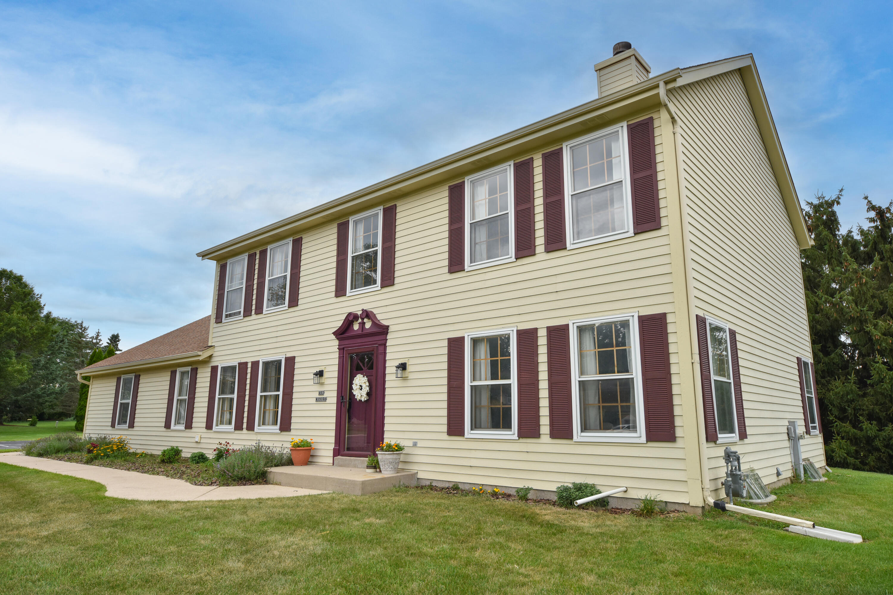 Menomonee Falls, Wisconsin 53051, United States, 4 Bedrooms Bedrooms, ,3 BathroomsBathrooms,Residential,Active,179230