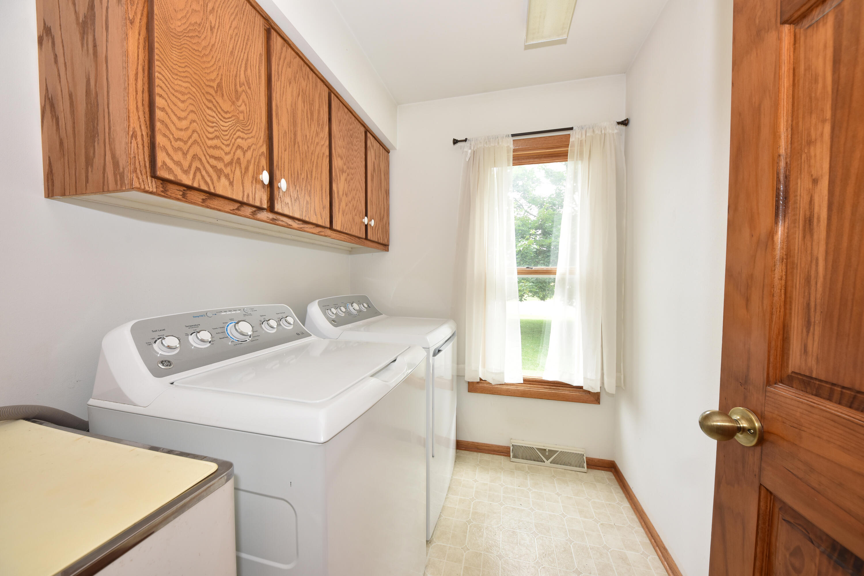 Menomonee Falls, Wisconsin 53051, United States, 4 Bedrooms Bedrooms, ,3 BathroomsBathrooms,Residential,Active,179230