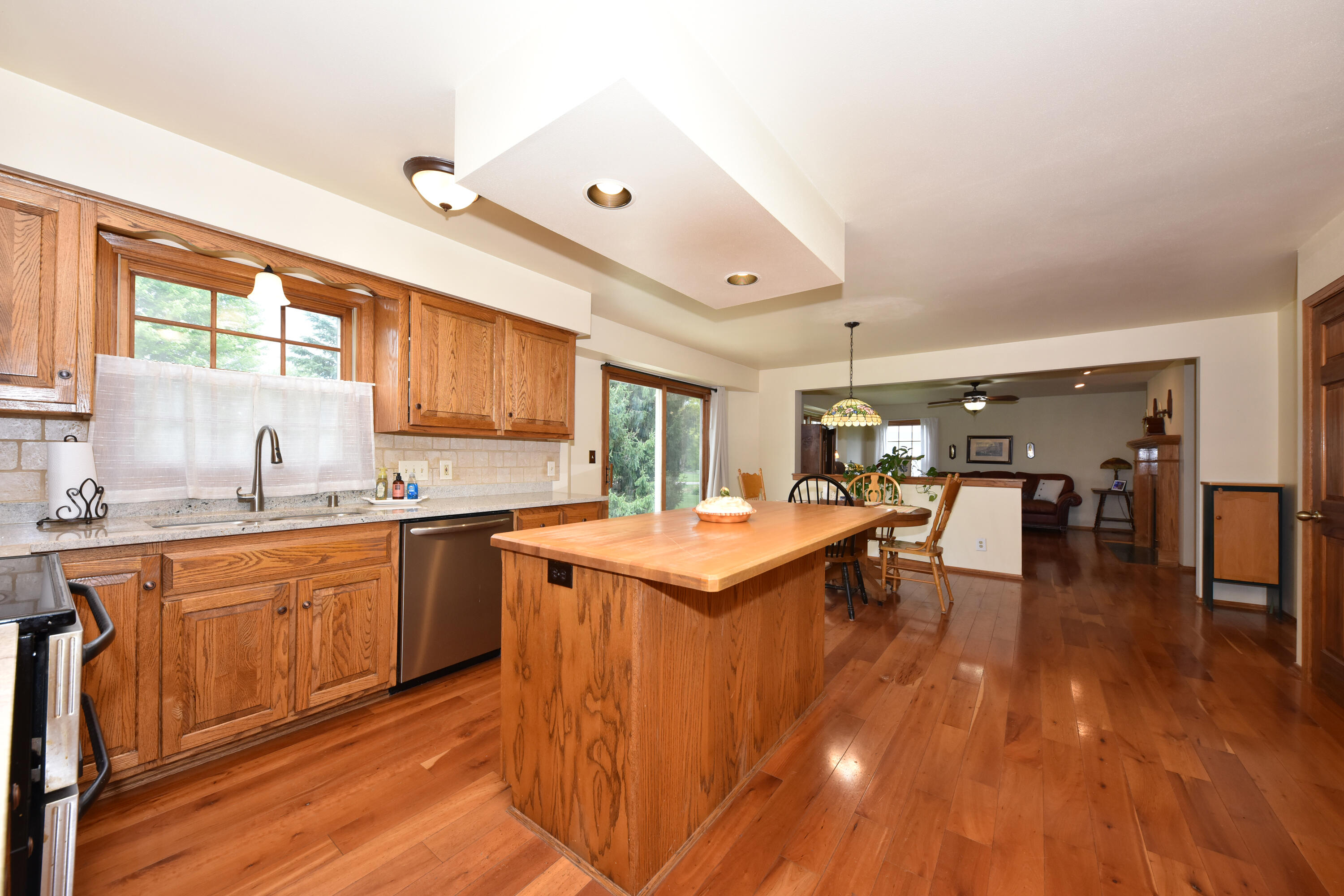 Menomonee Falls, Wisconsin 53051, United States, 4 Bedrooms Bedrooms, ,3 BathroomsBathrooms,Residential,Active,179230