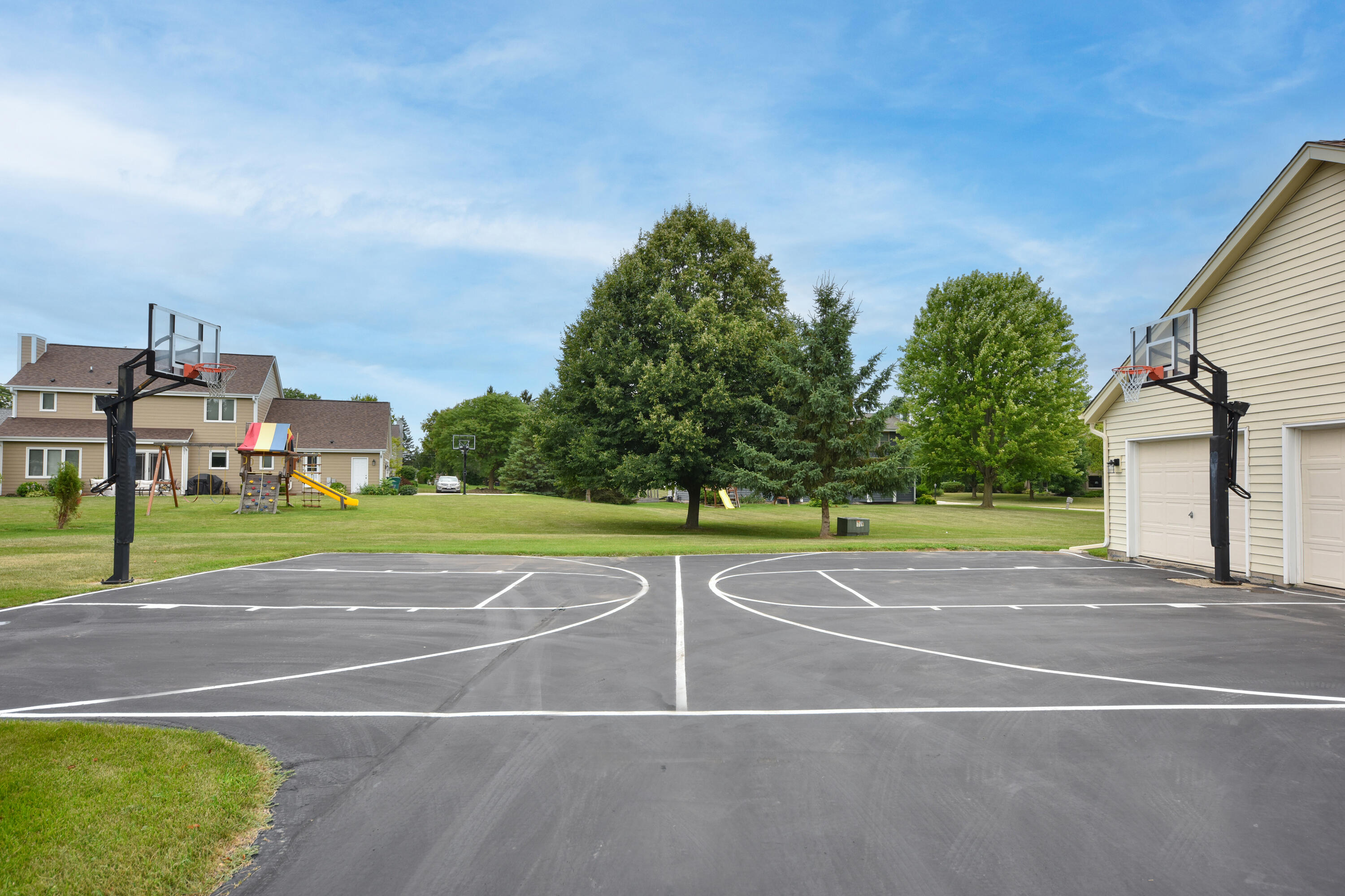 Menomonee Falls, Wisconsin 53051, United States, 4 Bedrooms Bedrooms, ,3 BathroomsBathrooms,Residential,Active,179230