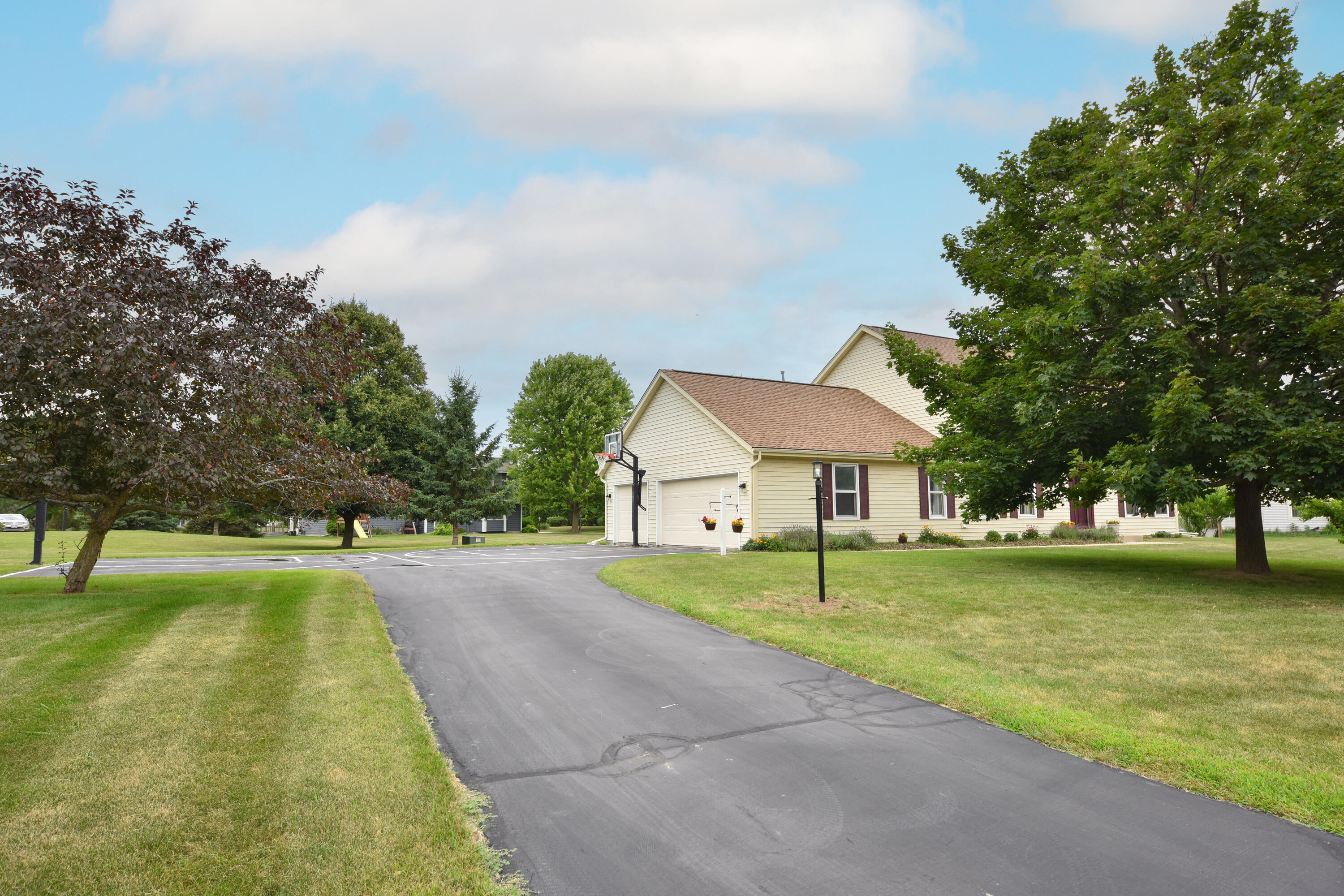 Menomonee Falls, Wisconsin 53051, United States, 4 Bedrooms Bedrooms, ,3 BathroomsBathrooms,Residential,Active,179230