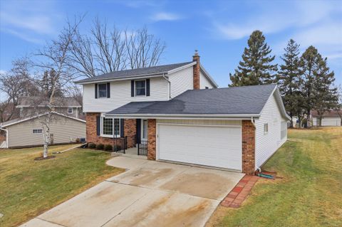 Photo of 424 E Norport Dr, Port Washington, WI 53074 (MLS # 1956791)