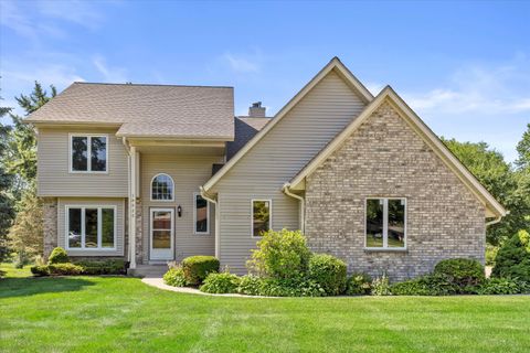 Photo of 18525 Brookridge Dr, Brookfield, WI 53045 (MLS # 1926907)