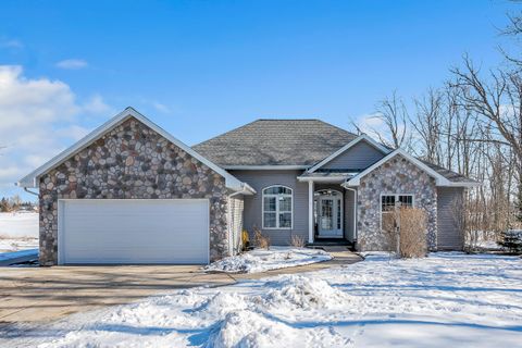 Photo of 633 S Neumeyer Ln, Rockland, WI 54110 (MLS # 1950266)