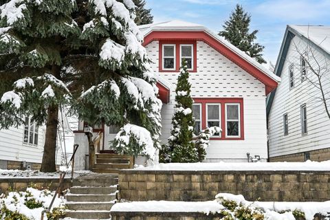 Photo of 2824 S Lenox St, Milwaukee, WI 53207 (MLS # 1944769)