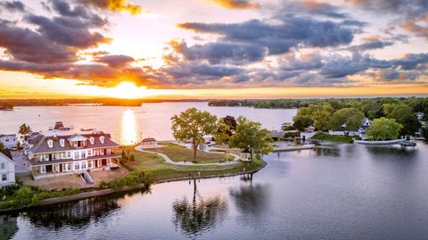 503 N Lake Rd Oconomowoc WI 53066