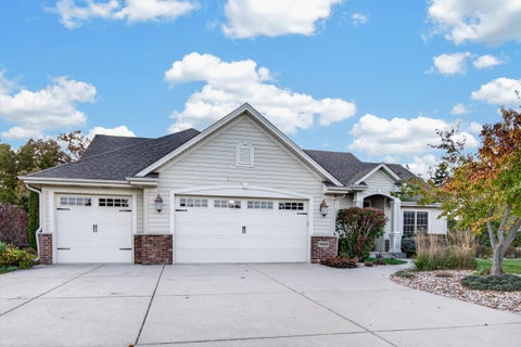 Photo of 9442 Ashbury Ln, Pleasant Prairie, WI 53158 (MLS # 1986332)