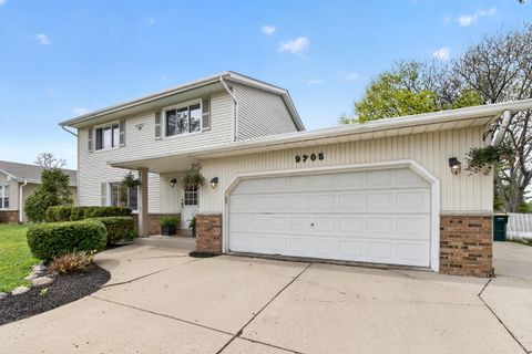 Photo of 9705 S Veronica Dr, Oak Creek, WI 53154 (MLS # 1959466)