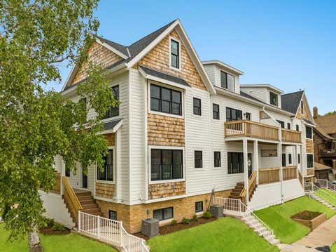 Photo of 2604 E Park Pl, Milwaukee, WI 53211 (MLS # 1973439)