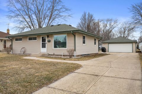 Photo of N85W17120 Ann Ave, Menomonee Falls, WI 53051 (MLS # 1952623)