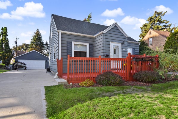 1523 E TRIPOLI AVE, MILWAUKEE, WI 53207 - Image 5449ec6a6ac4e2aaa5ddaaf9eac58e5d/1046792563