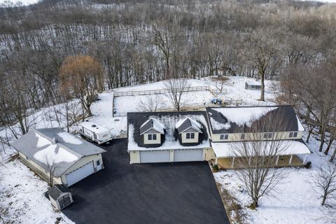 Photo of N8825 Fawn Meadow Ln, Holland, WI 54636 (MLS # 1950145)