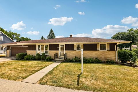 Photo of 443 Park Ave, Burlington, WI 53105 (MLS # 1973123)