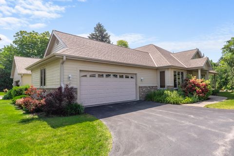 Photo of 7062 S Fieldstone Ct, Franklin, WI 53132 (MLS # 1923195)