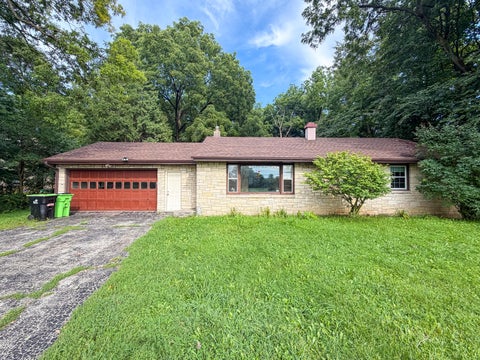 Photo of 8601 Big Bend Rd, Waterford, WI 53185 (MLS # 1979093)