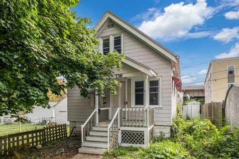 Photo of 736 S 36th St, Milwaukee, WI 53215 (MLS # 1980069)