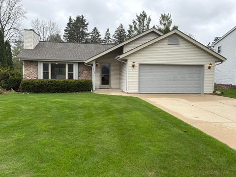 Photo of 7369 S Hillendale Dr, Franklin, WI 53132 (MLS # 1960080)
