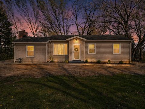 Photo of 10227 8th Ave, Pleasant Prairie, WI 53158 (MLS # 1960176)