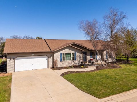 Photo of 354 S Heritage St, Belgium, WI 53004 (MLS # 1939483)