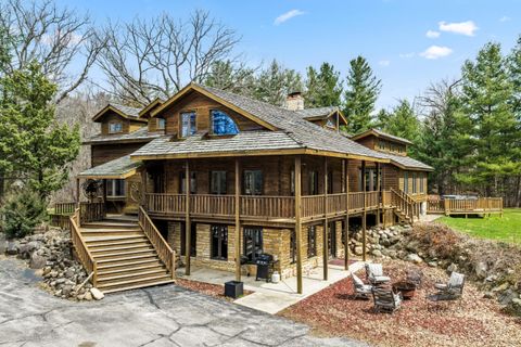 Photo of N3075 Hardscrabble Rd, Sullivan, WI 53118 (MLS # 1955851)