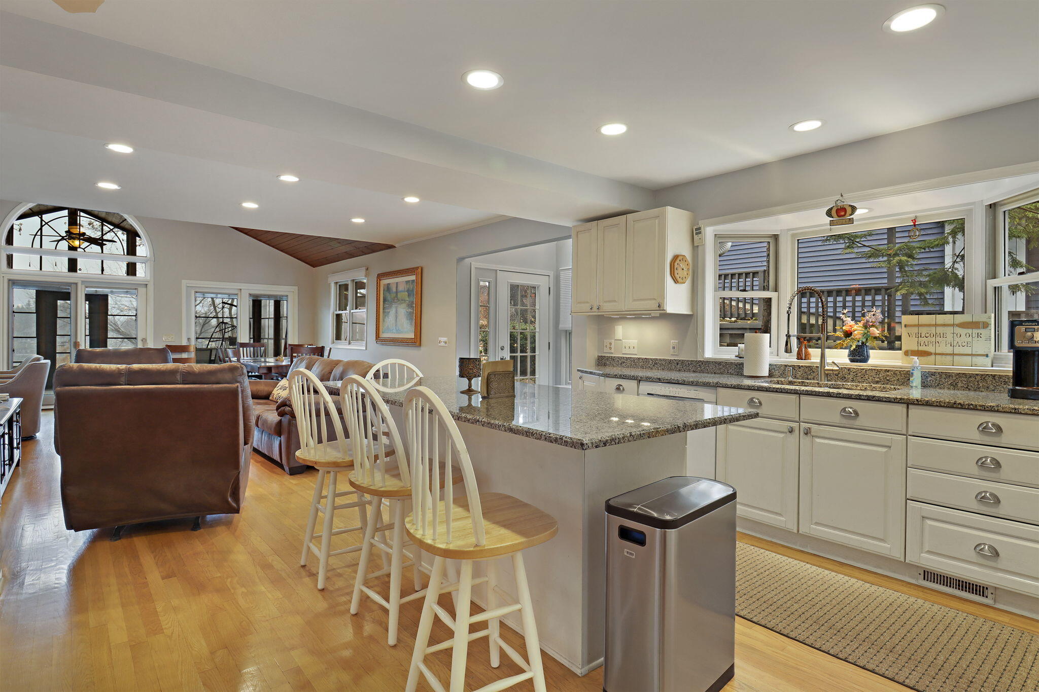 Twin Lakes, Wisconsin 53181, United States, 5 Bedrooms Bedrooms, ,3 BathroomsBathrooms,Residential,Active,253076