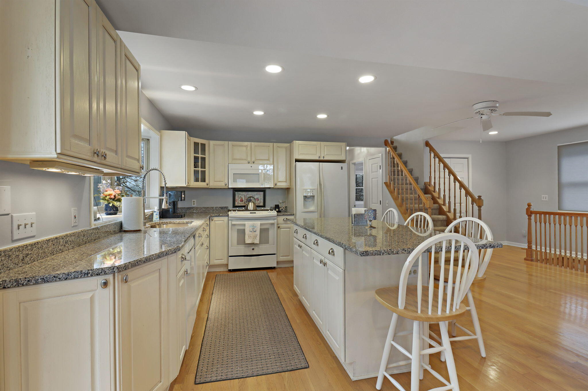 Twin Lakes, Wisconsin 53181, United States, 5 Bedrooms Bedrooms, ,3 BathroomsBathrooms,Residential,Active,253076